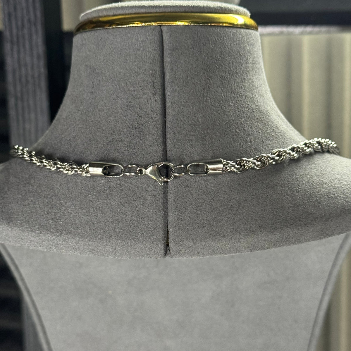 ROPE CHAIN & ICED OUT CROSS PENDANT