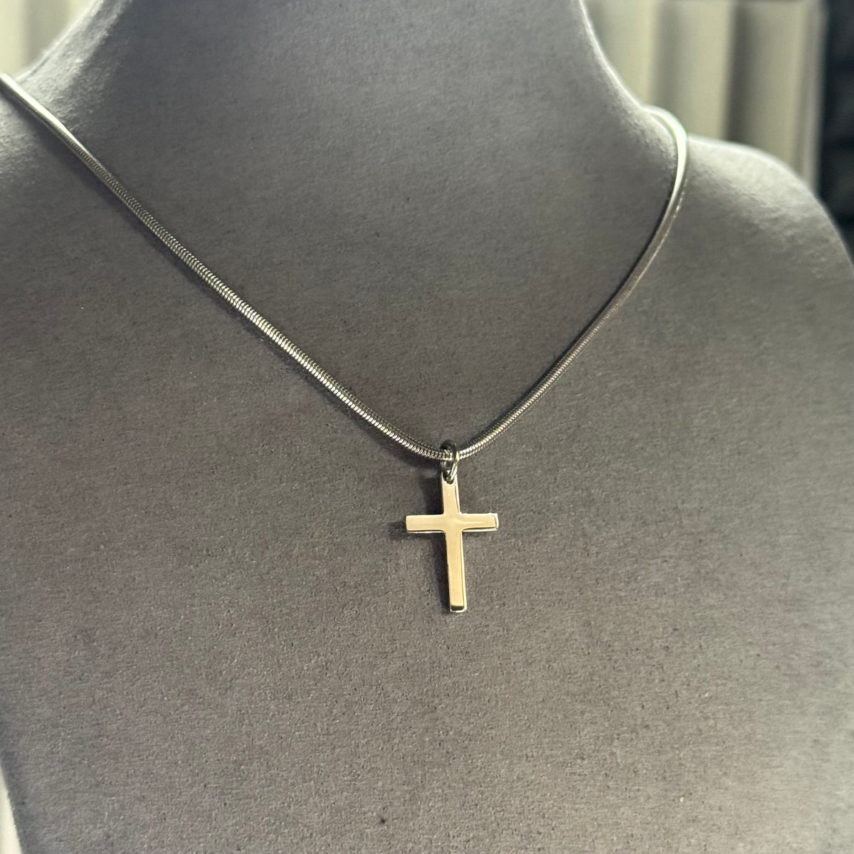 2MM SNAKE CHAIN WITH CROSS PENDANT
