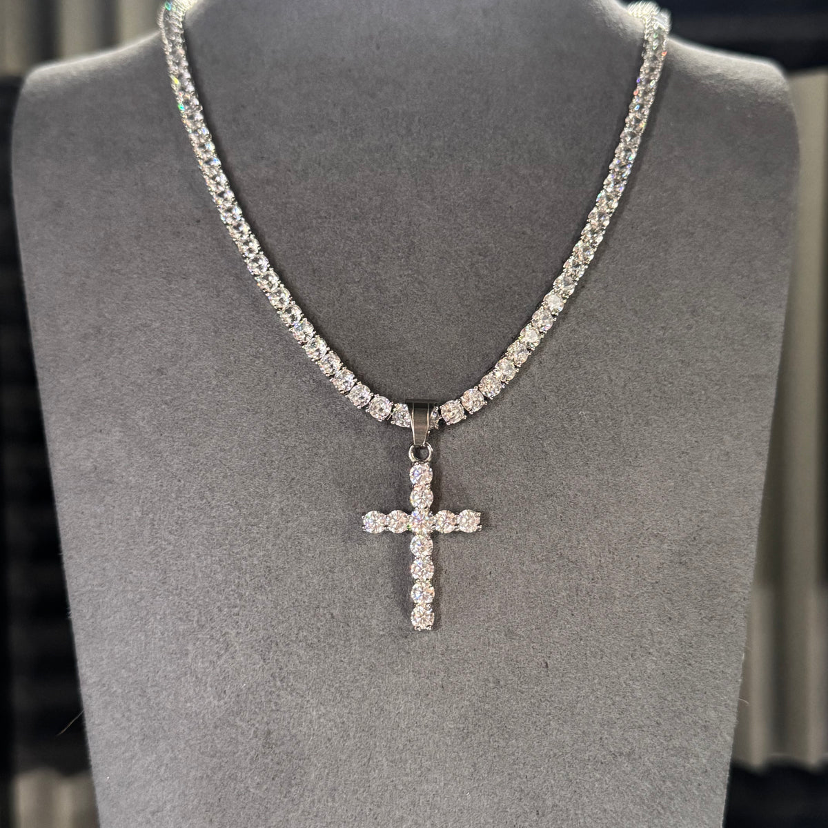TENNIS CHAIN 4MM & ICED CROSS PENDANT