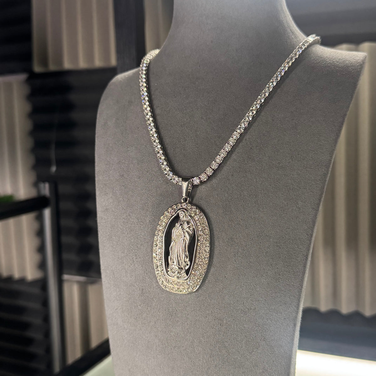TENNIS CHAIN 4MM & SAINT MARY PENDANT