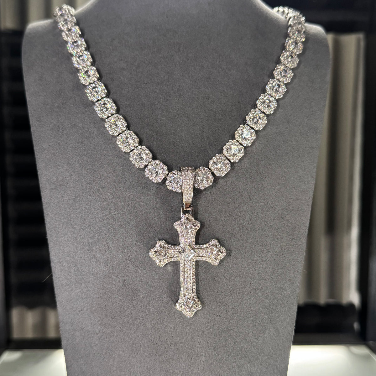 9MM CLUSTER CHAIN & CROSS PENDANT