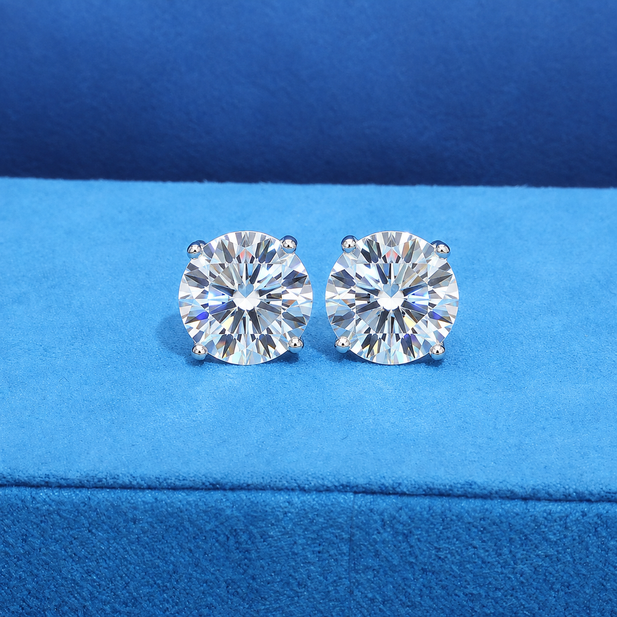 8mm STUD EARRINGS VVS MOISSANITE