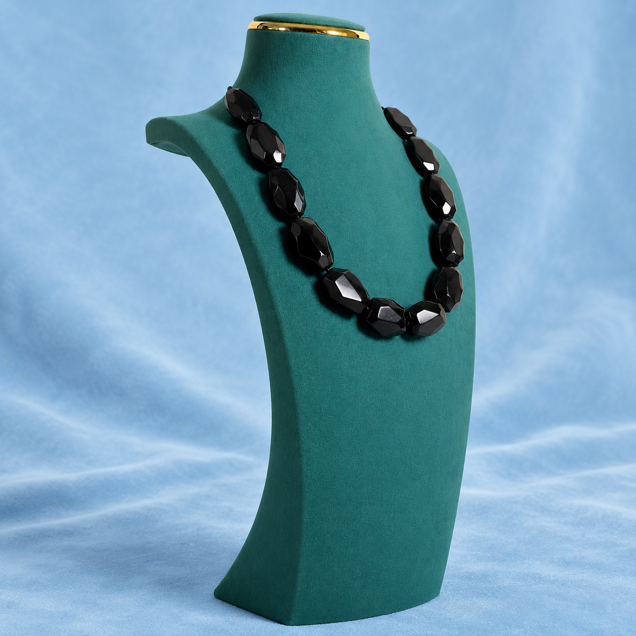 Green Velvet Chain Display