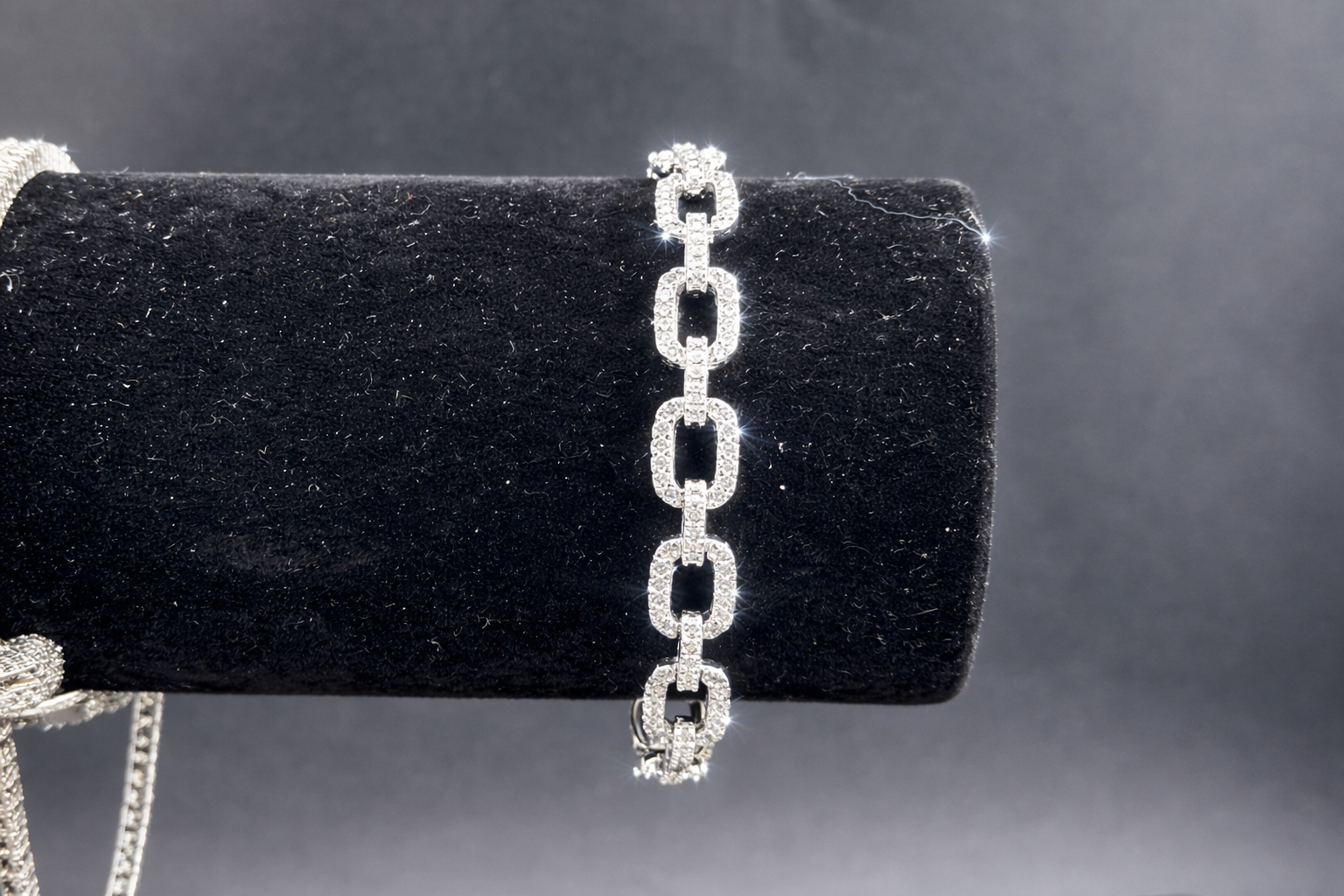 OVAL LINK BRACELET
