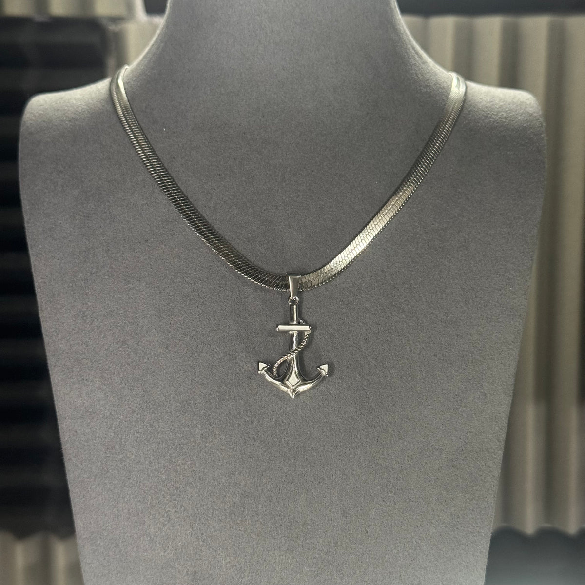 2MM SNAKE CHAIN WITH SAILER PENDANT