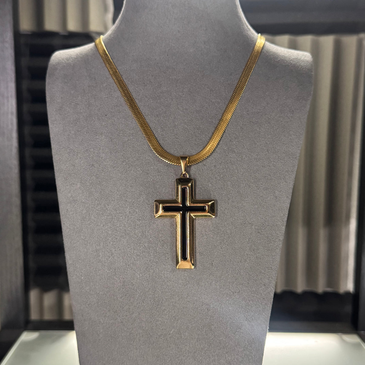 LUXURY CHAIN WITH BIG CROSS PENDANT