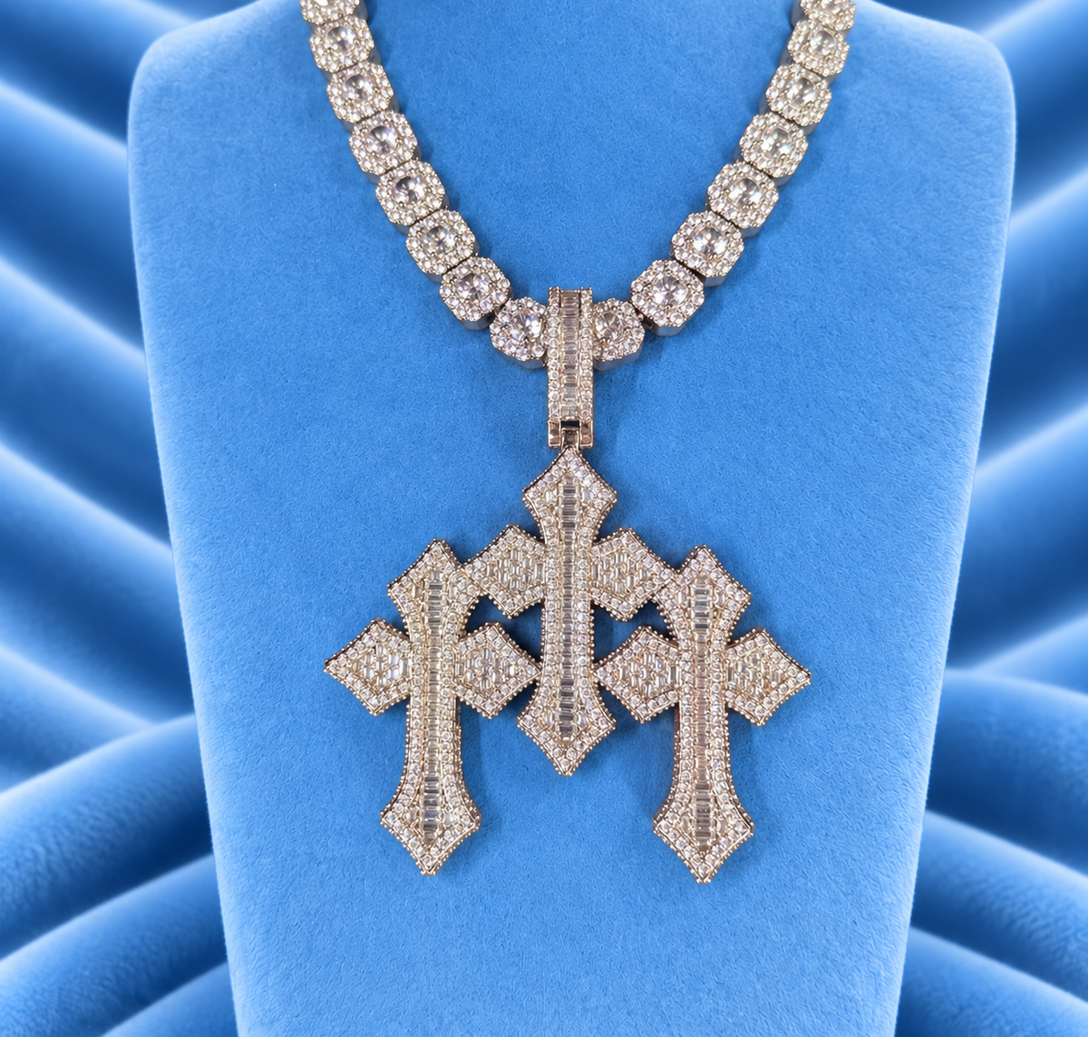 9MM CLUSTER CHAIN & TRIPLE CROSS PENDANT