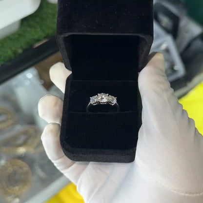 TRIPLE MOISSANTE RING VVS MOISSANITE